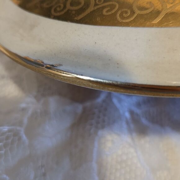 Floral Decorative Box with Gold Trim Vintage - Picture 5 of 13